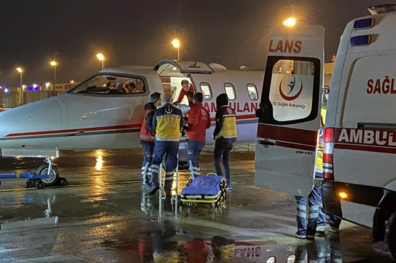 Fas ve Mısır'daki iki Türk hasta ambulans uçakla Türkiye'ye getirildi
