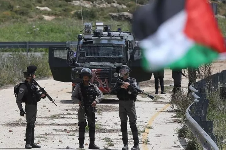 İsrail vahşette sınır tanımıyor! Batı Şeria'ya baskın düzenlendi! 1 Filistinli genci öldürdüler