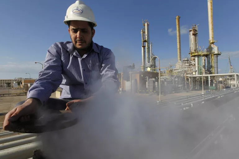 Kuzey Afrika'da petrol krizi! Üretim tesislerine baskın düzenleniyor