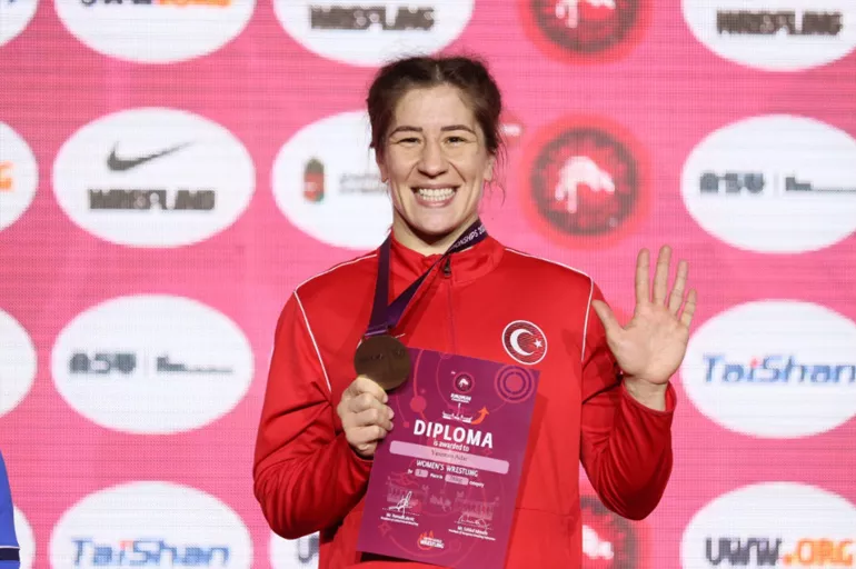 Milli güreşimiz Yasemin Adar Yiğit, 5. kez Avrupa şampiyonu