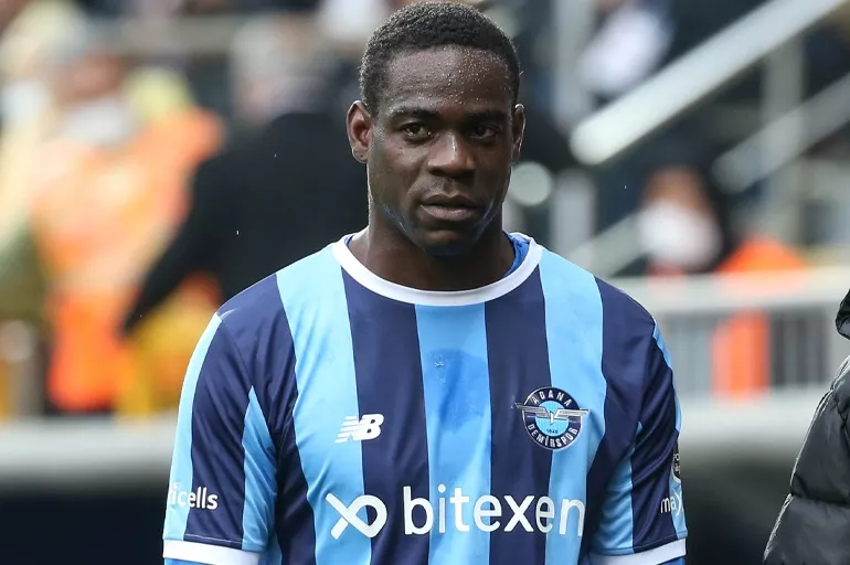 Transferin gözdesi Balotelli duyurdu! Yıldız oyuncu gitmek istediği takımı itiraf etti