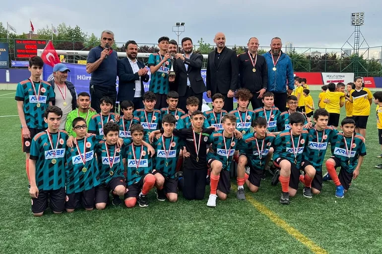 Kağıthane ekibi Sadabadspor, namağlup şampiyon oldu! Hedef İstanbul Şampiyonası