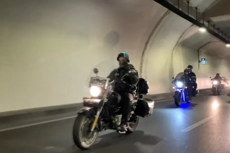 Avrasya Tüneli ilk motosiklet yolcularını ağırladı! Sürücüler o anları fotoğraf çekerek ölümsüzleştirdi