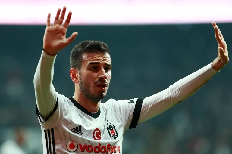 Son dakika: Beşiktaş'a veda eden Oğuzhan Özyakup, ezeli rakiple anlaştı