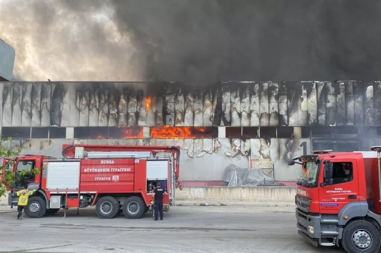 Bursa'da korkutan yangın! İtfaiye ekipleri sevk edildi