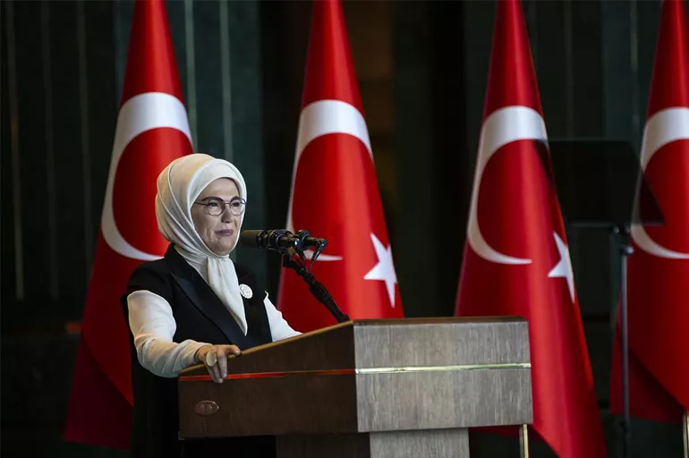 Emine Erdoğan İslam aleminin Ramazan Bayramı'nı kutladı