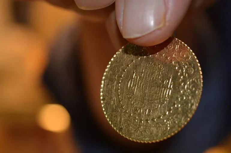 Gram altın yükselecek mi düşecek mi? Ünlü ekonomistler tek bir noktada birleşti: "900 liranın aşağısına inen gram altın..."