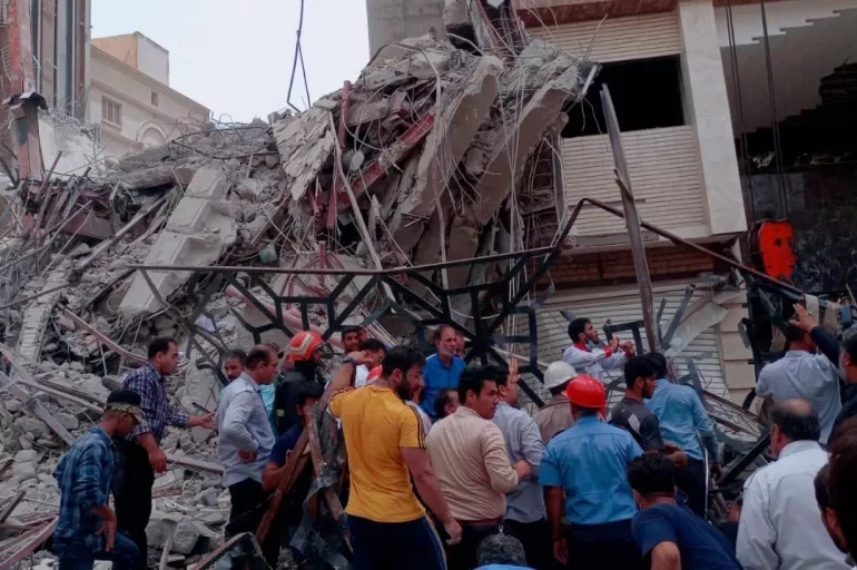 İran'da 10 katlı bina çöktü! Ölü ve yaralılar var