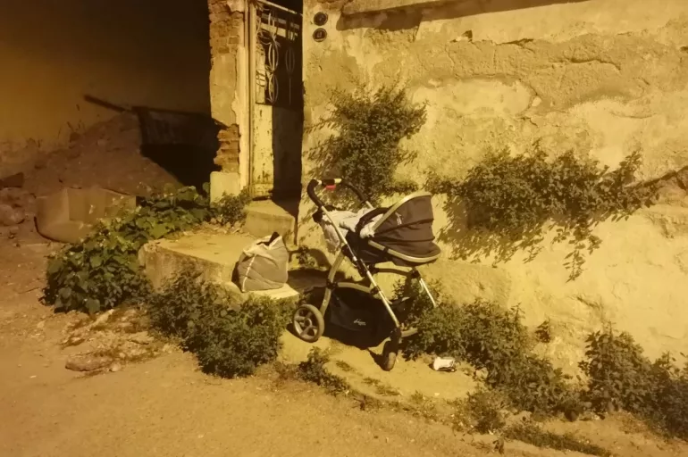 İzmir'de korkunç olay! Kucağındaki bebeğe rağmen defalarca bıçaklandı