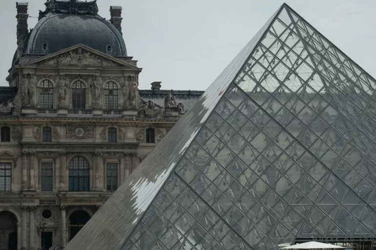 Louvre Müzesi'nde skandal olay! Müze müdürü 'tarihi eser kaçakçılığından' yargılanıyor