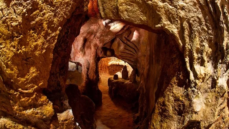 Mağarada 64 bin yıllık el izi! İlk bakışta fark etmek imkansız...