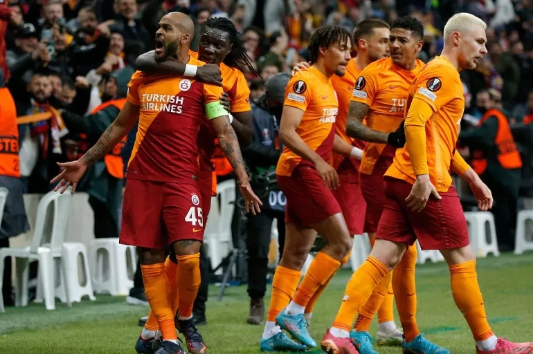 Galatasaraylı yıldızdan büyük başarı! 2021 - 2022 UEFA Avrupa Ligi'nin en iyi 11'i açıklandı
