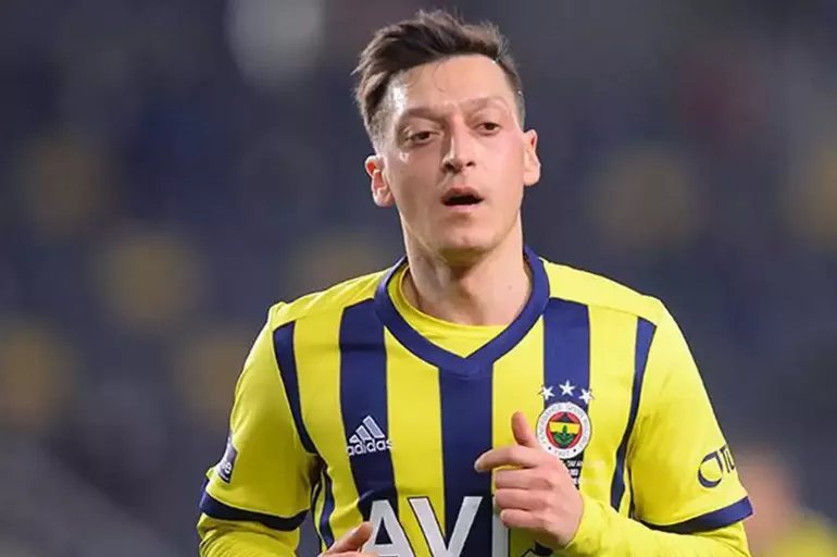 Mesut Özil'den Fenerbahçe açıklaması: Kariyerimi başka bir takımda...