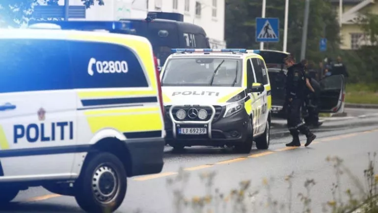 Norveç'te bıçaklı saldırı: 1'i ağır çok sayıda yaralı var! Terörle bağlantısı araştırılıyor