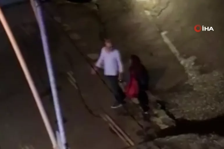 Sokak ortasında kadını tokatladı! Kimse oralı olmadı