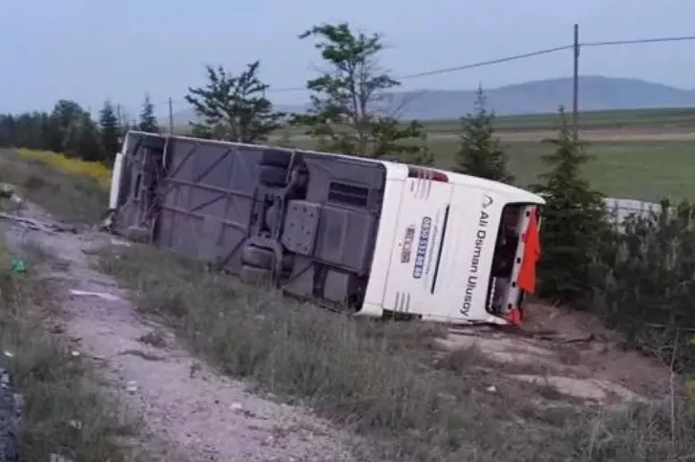 Son dakika! Afyonkarahisar'da otobüs devrildi! 27 kişi yaralandı