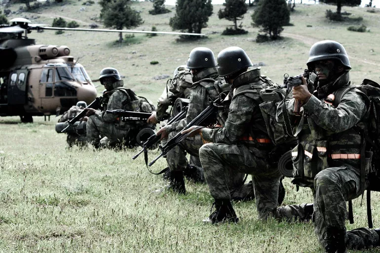 Son dakika! Çelikten pençeler teröristlerin ensesinde! 3 PKK'lı etkisiz hale getirildi