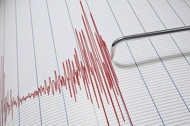 Son dakika! Korkutan deprem 7,2 büyüklüğünde gerçekleşti! Can ve mal kaybı bildirilmedi