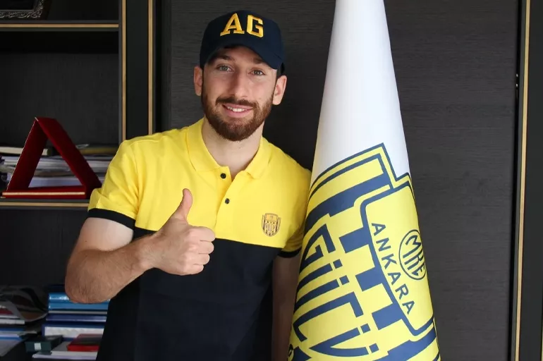 Süper Lig'e yükselen Ankaragücü ilk transferini duyurdu! Milli oyuncu 3 yıllık imzaladı