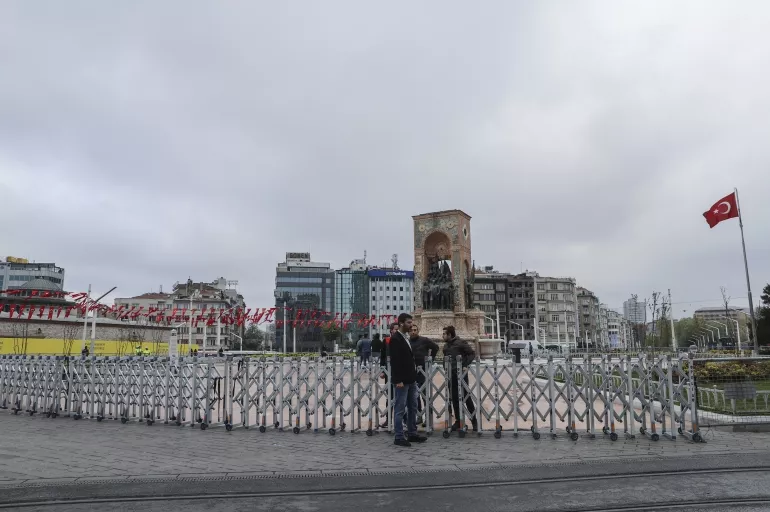 Taksim Meydanı'nda 1 Mayıs önlemi! Bariyerlerle kapatıldı