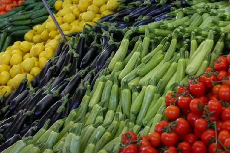 Tarlada 3 lira olan salatalığın kilosu markette 16 lira! Uzman isim nedenlerini açıkladı
