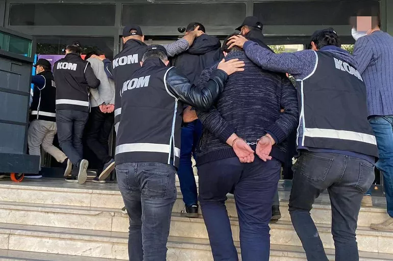 Yunanistan'a kaçacaklardı! FETÖ'den aranan 8 kişi yakalandı