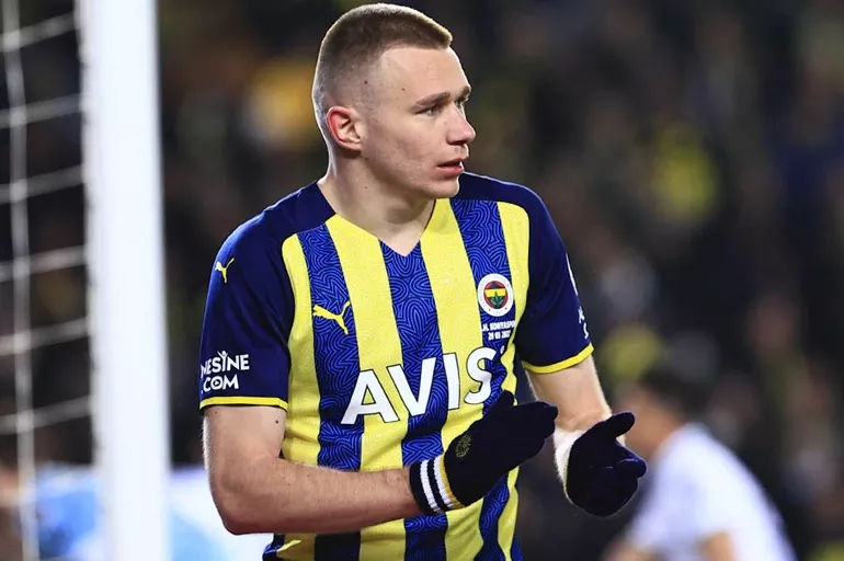 Fenerbahçe tarihine geçecek transfer gerçekleşiyor! Atilla Szalai Premier Lig deviyle anlaştı