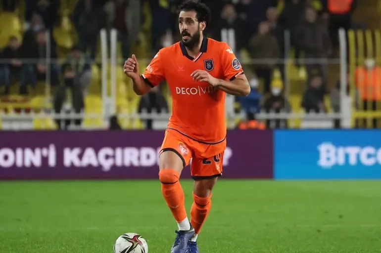 Süper Lig'de sürpriz transfer! Başakşehir'den ayrıldı Beşiktaş'a imza atıyor