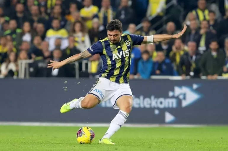 Fenerbahçe'nin efsanesi Ozan Tufan'a talip oldu! Yeni adresi şaşırtacak