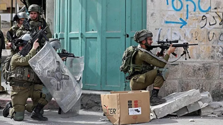 İsrail güçleri işgal altındaki Batı Şeria'ya baskın düzenledi! 1 Filistinli genç ağır yaralandı