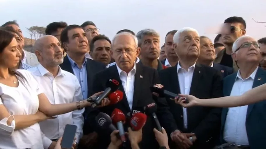 Kılıçdaroğlu, yangın bölgesinde siyaset derdine düştü! Helikopterin sesi vaatlerini bastırdı