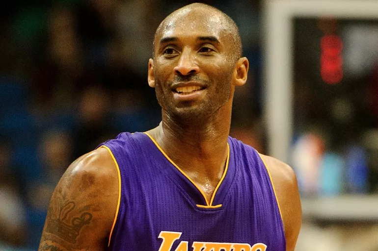 NBA efsanesi Kobe Bryant'ın forması rekor fiyata satıldı!