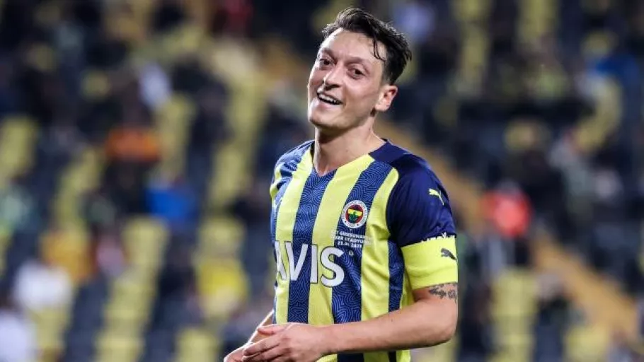 Mesut Özil'den Fenerbahçe açıklaması! Gidecek mi kalacak mı?