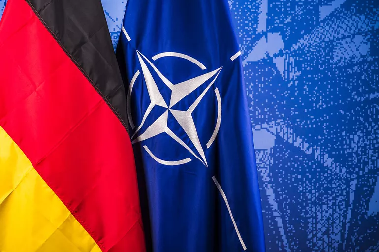 NATO Genel Sekreteri Stoltenberg Almanya Başbakanı Scholz ile görüştü