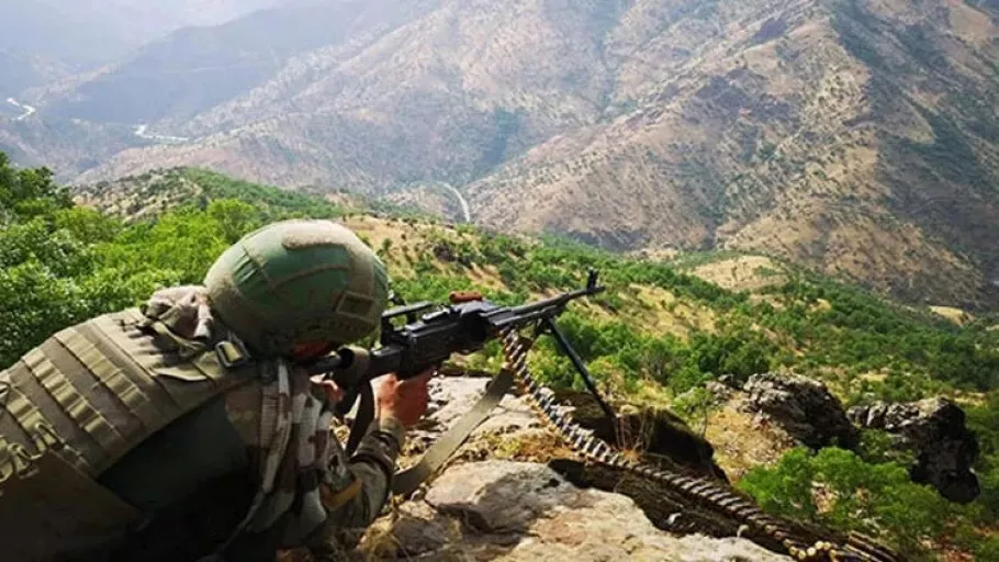 Son dakika: Fırat Kalkanı bölgesine taciz ateşi açan 2 PKK'lı terörist yok edildi