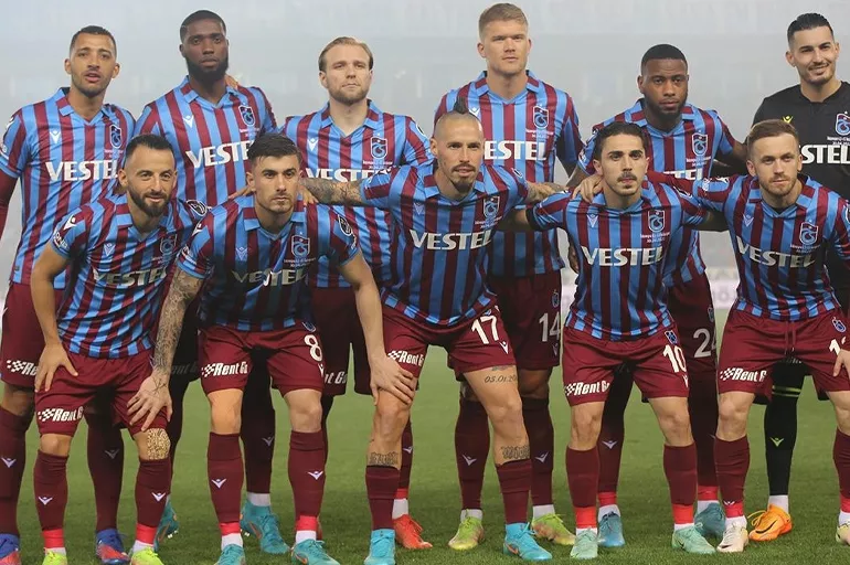 Trabzonspor'da ayrılık! Milli futbolcu resmen veda etti