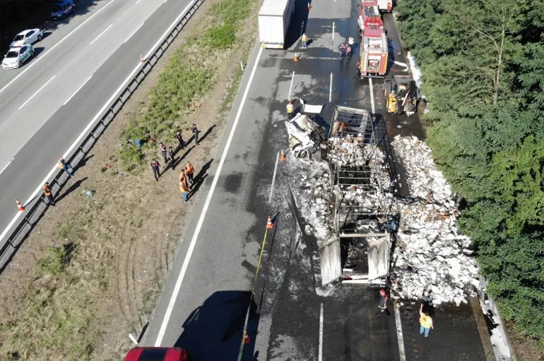 Anadolu Otoyolu'nda feci kaza: TIR sürücüsü hayatını kaybetti