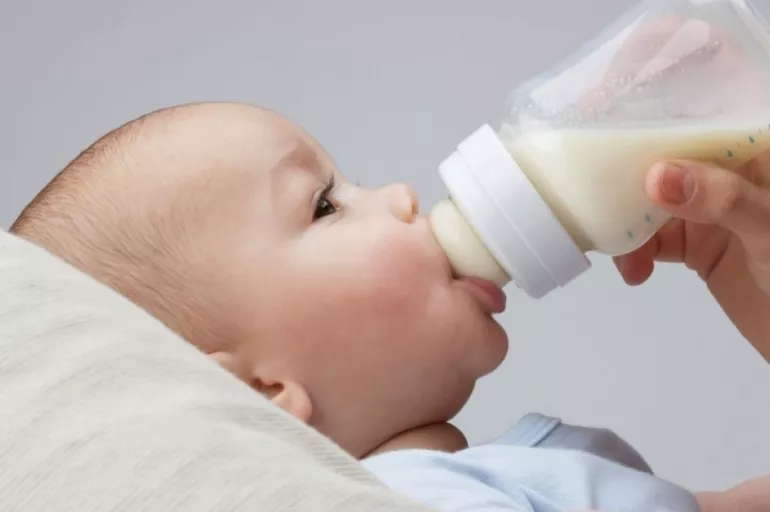 Anne sütü neden kokar? Sütte sabunsu kokuya yol açan lipaz enzimi, bebek için zararlı değil!