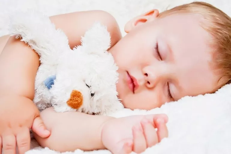 Bebekler kaç saat uyur? Uyku düzeni, bebeğin ayına göre değişkenlik gösterir!