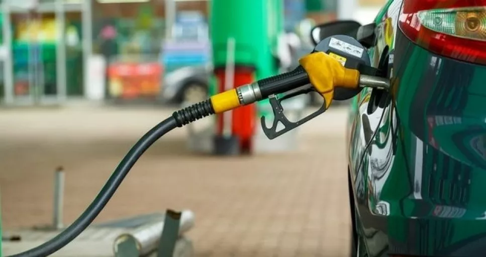Benzin litre fiyatında sert düşüş! Cumartesi günü benzin litre fiyatı değişiyor! İşte yeni benzin litre fiyatı