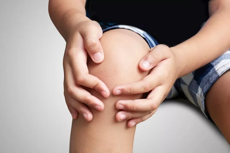 "Çocuğumun bacakları neden ağrıyor?" 4-12 yaş arası çocuklarda görülen büyüme ağrıları aileleri endişelendiriyor!