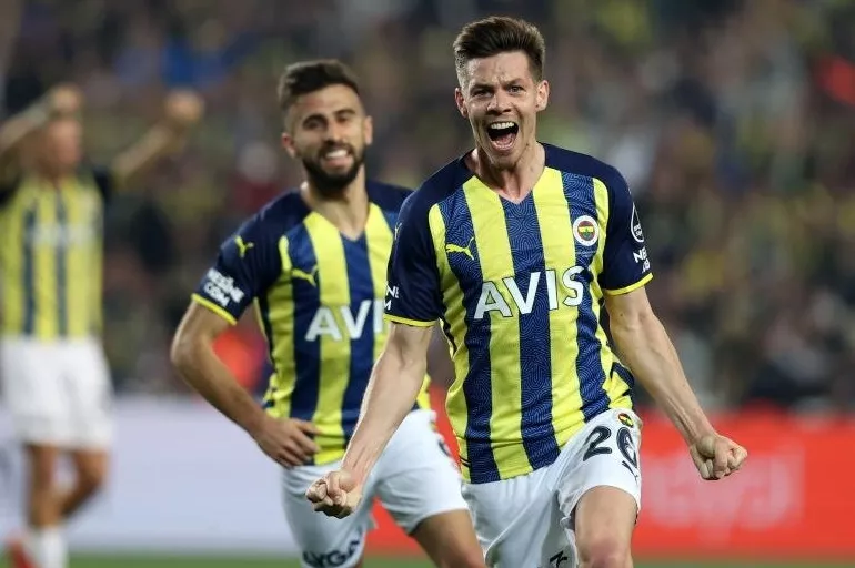 Fenerbahçe'de sürpriz ayrılık! Geçen sezona damga vuran yıldız isim İtalyan devine imza atıyor