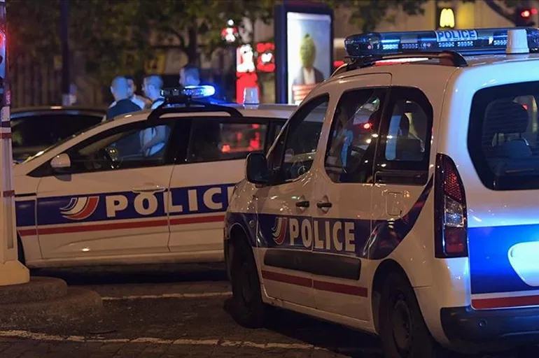 Fransa'da eski İçişleri bakanına ayrımcılık soruşturması! Müslüman polisi görevden almıştı