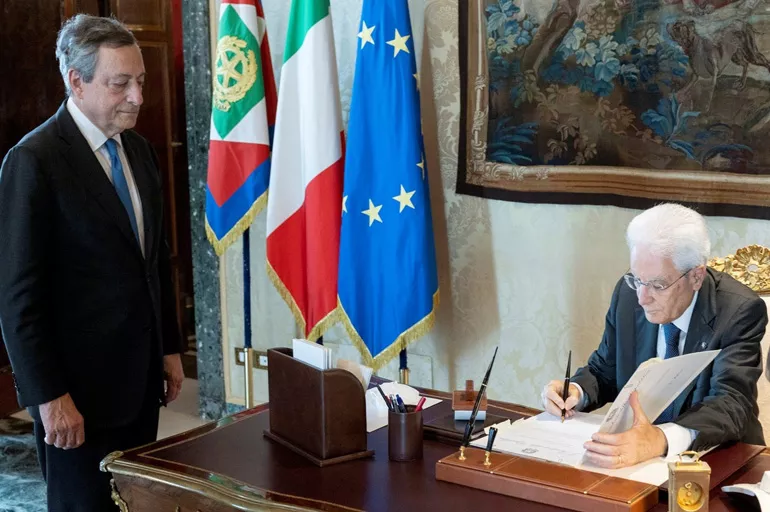 İtalya'da siyasi kriz büyüyor! Cumhurbaşkanı Mattarella parlamentoyu feshetti!