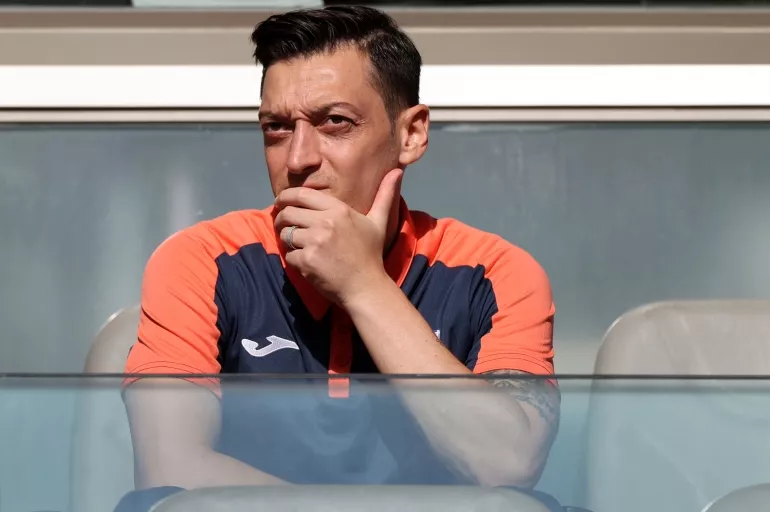 Mesut Özil ne zaman sahaya çıkacak? Emre Belözoğlu tarih verdi