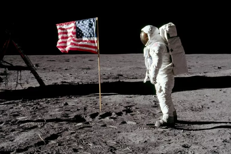 Tarihte Bugün (21 TEMMUZ): ABD'ye ait Apollo-11 uzay aracı Ay'a indi! Neil Armstrong Ay'a ayak basan ilk insan oldu