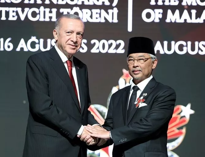 30 yıl sonra bir ilk! Cumhurbaşkanı Erdoğan'dan Malezya Kralına Devlet Nişanı