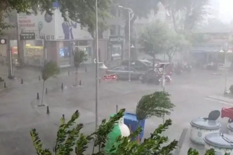 Aman şemsiyesiz çıkmayın! Meteoroloji'den İstanbullu vatandaşları korkutan uyarı