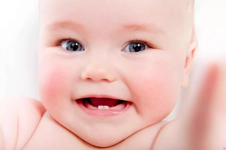 Bebekler ne zaman diş çıkarmaya başlar? 6. ay itibariyle diş çıkarma huzursuzlukları görülmeye başlıyor!