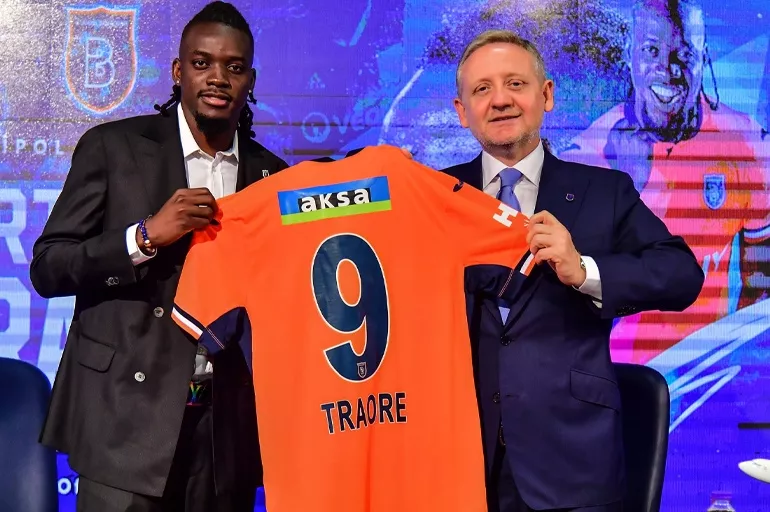 Bertrand Traore resmen imzaladı! Yıldız golcü kariyerine İstanbul'da devam edecek